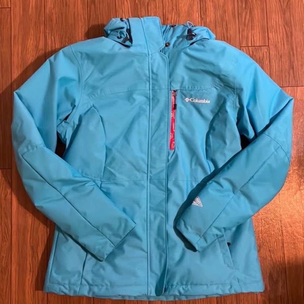 Columbia Omni-Tech Blue Ski Jacket with Built-in Hood and Water-Resistant Shell